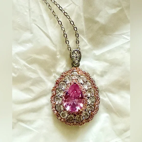 NWOT Teardrop Pendant Necklace - Picture 4 of 6